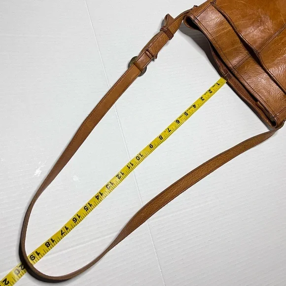 Duluth Trading Co. Lifetime Leather Crossbody Bag - Picture 13 of 13